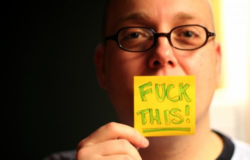 critica y enfado
