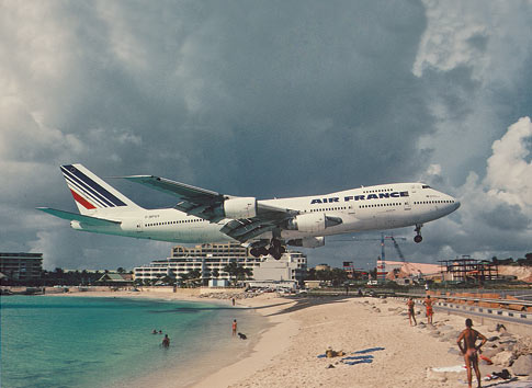 Avión en la playa